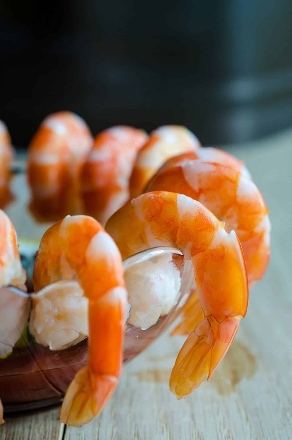 Comment préparer des crevettes sautées à l'ail et au persil avec une cuisson parfaite ?